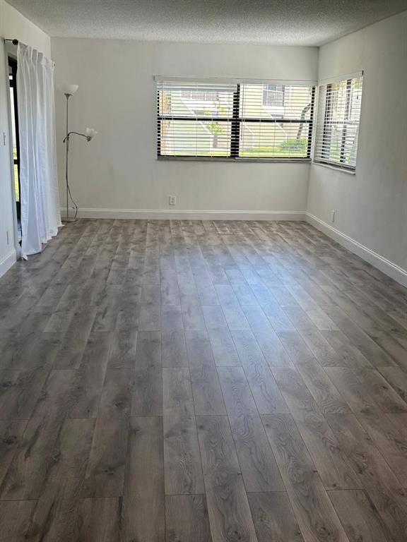 Weston, FL 33326,220 Lakeview Dr #103