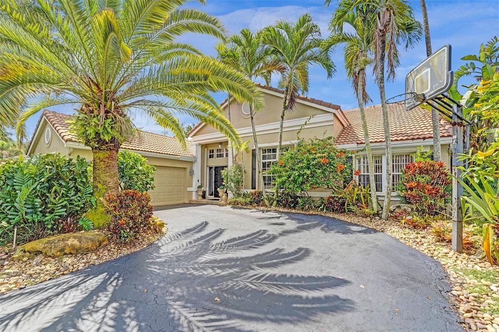 3076 Perriwinkle Cir, Davie, FL 33328
