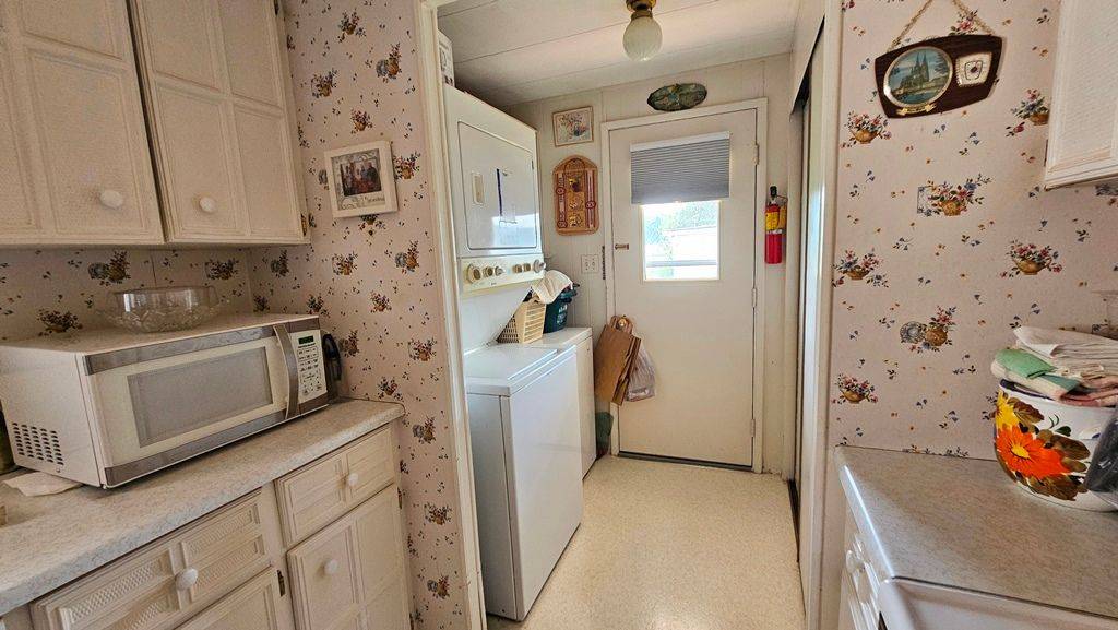 Innisfil, ON L9S 1P8,27 MIMOSA DR