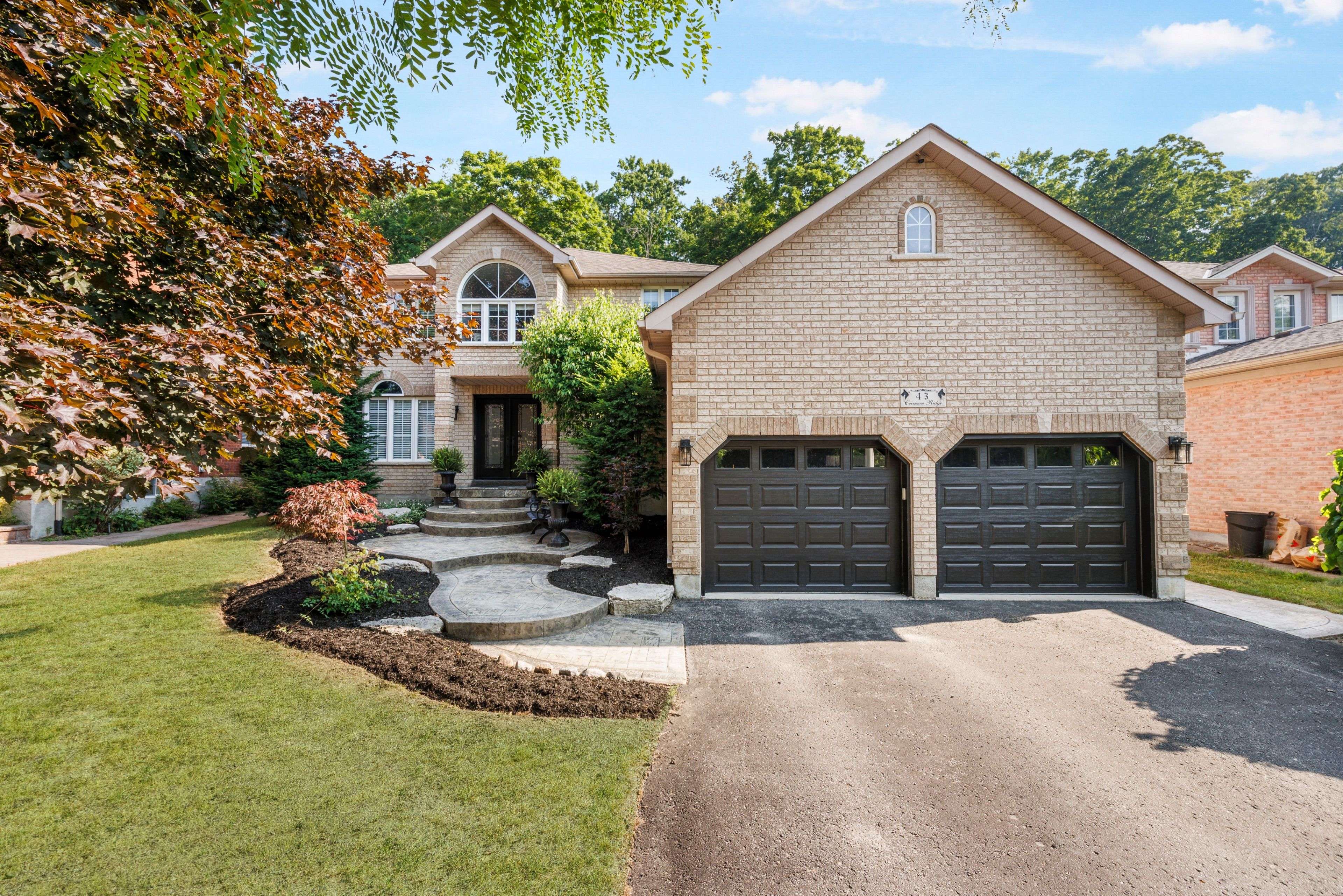 43 Crimson Ridge RD, Barrie, ON L4N 9S1
