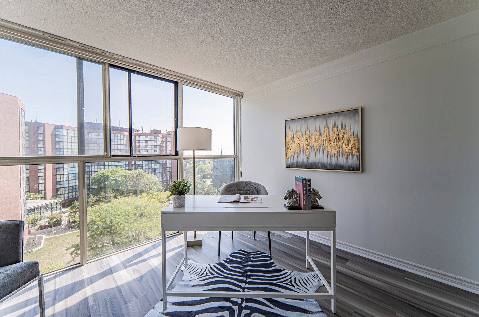 Mississauga, ON L5A 4E6,2091 Hurontario ST #810