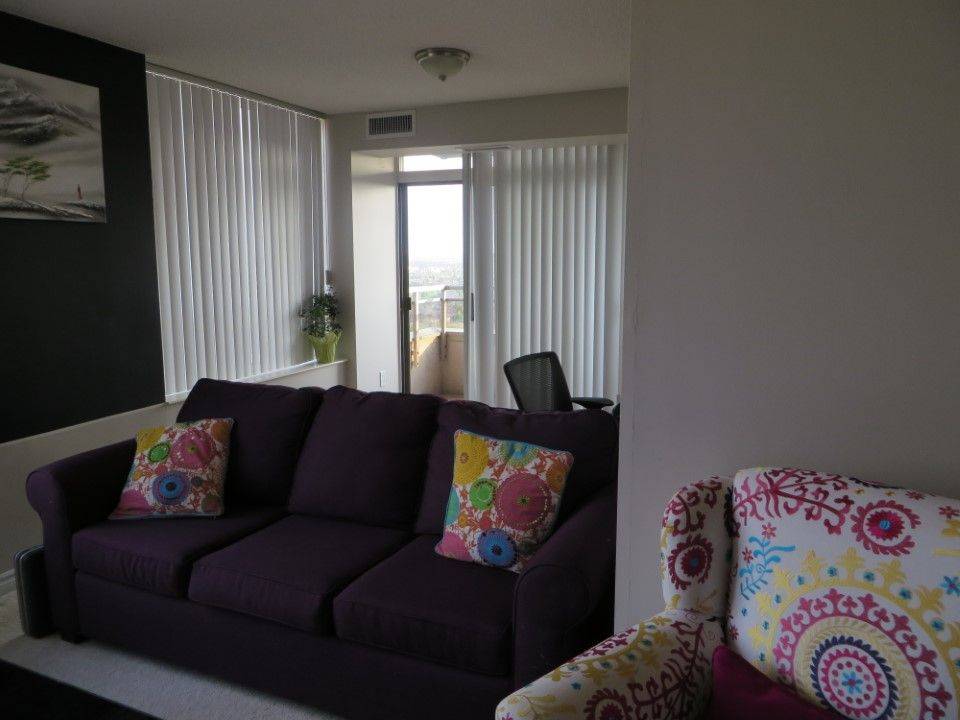 Mississauga, ON L5R 4G9,55 Strathaven DR #2005