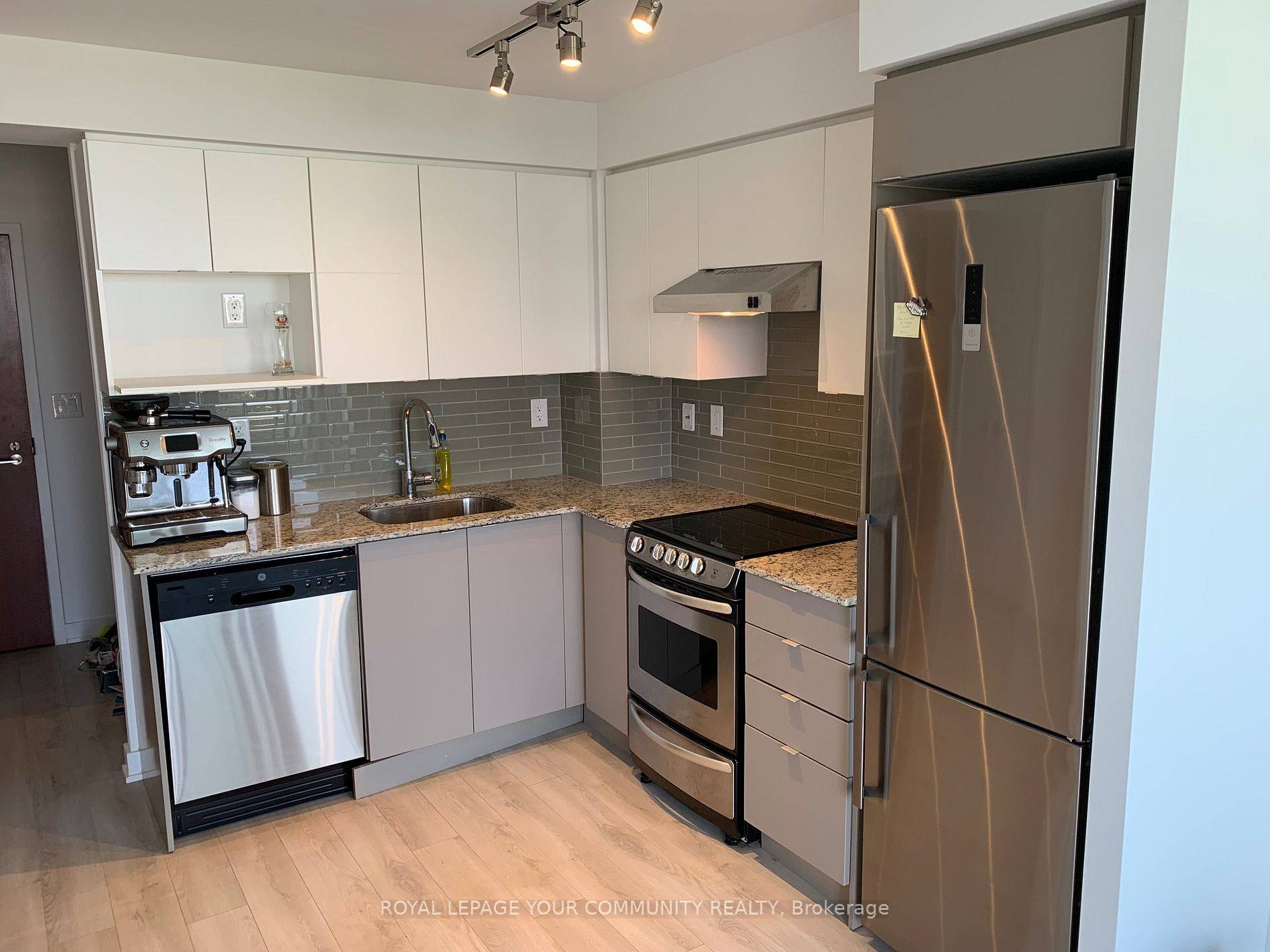 160 Flemington RD #1109, Toronto W04, ON M6A 0A9