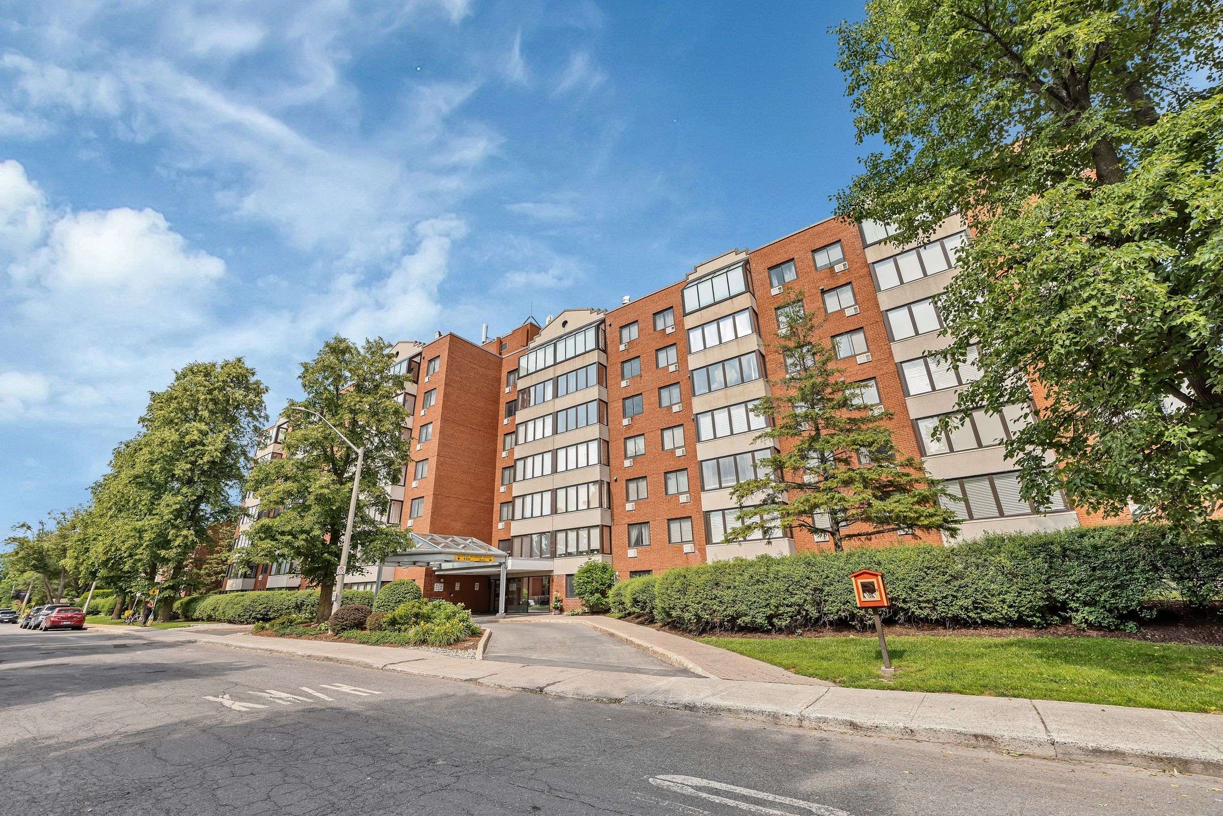225 Alvin RD #111, Manor Park - Cardinal Glen And Area, ON K1K 4H6