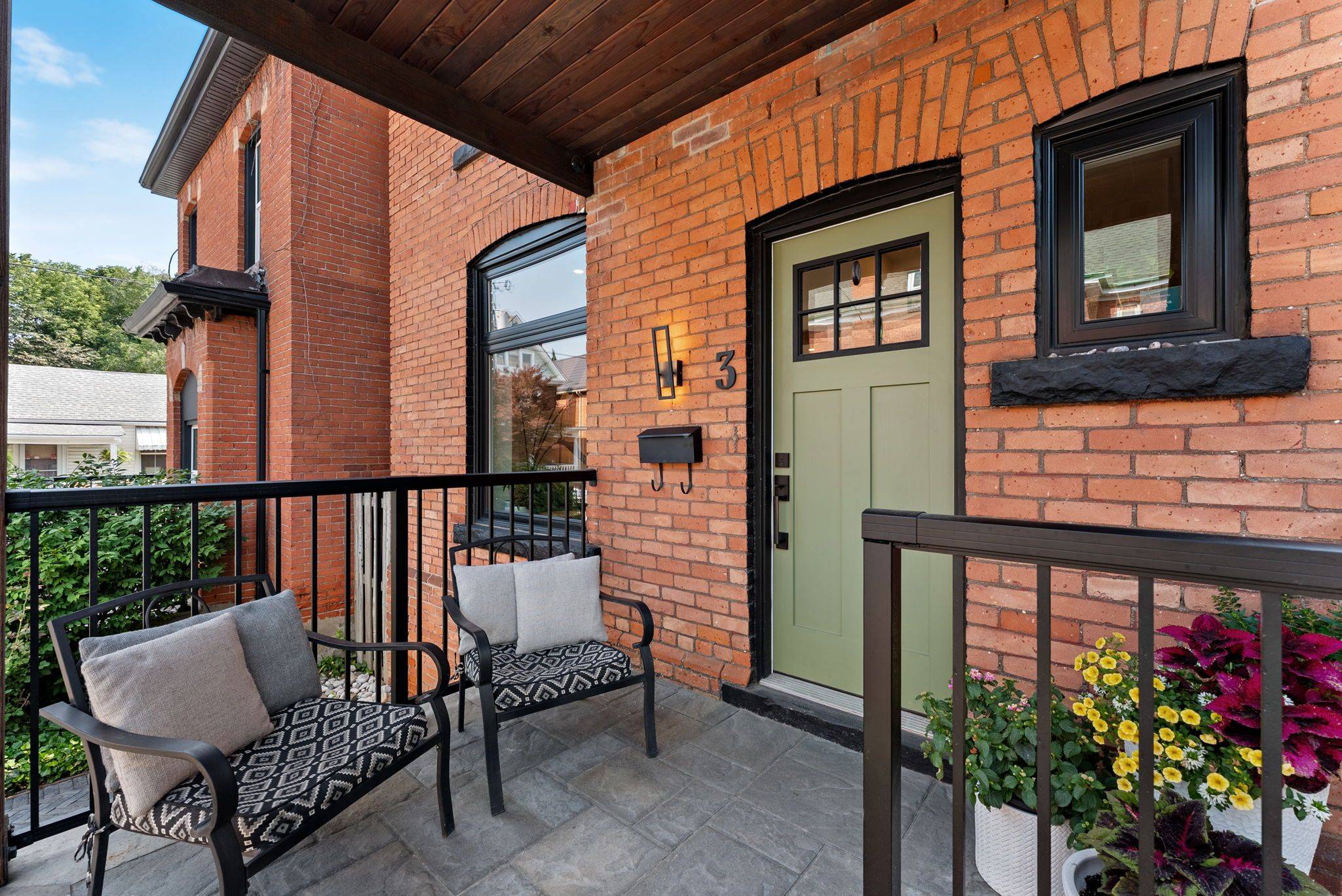 Hamilton, ON L8P 3X8,3 Reginald ST