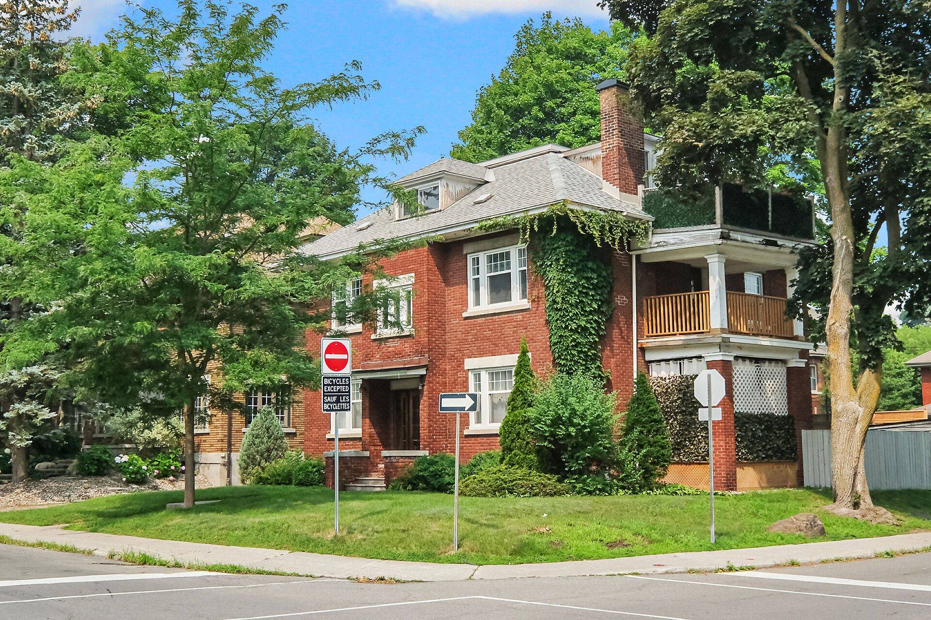 Glebe - Ottawa East And Area, ON K1S 2C8,205 Glebe AVE #2