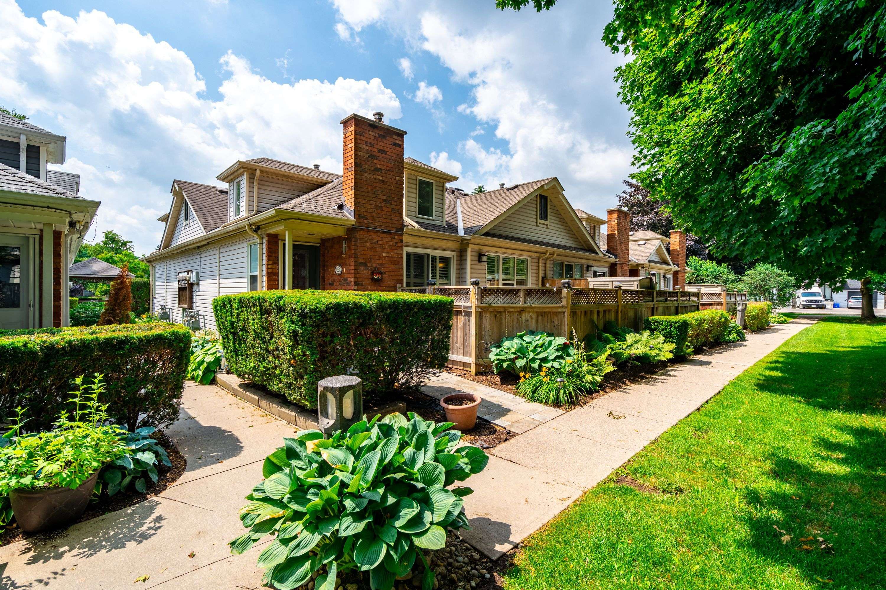 Hamilton, ON L9G 4X7,175 Fiddlers Green RD #26