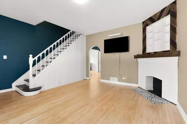Medicine Hat, AB T1A 1V8,454 12 ST SE
