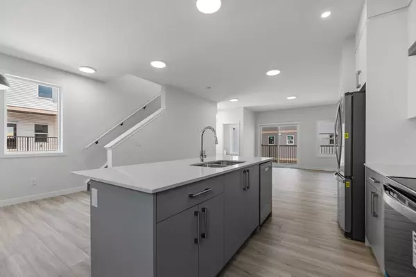 Calgary, AB T3N 2N8,90 Corner Meadows MNR NE #604