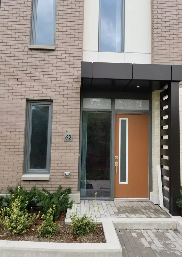 1060 Portage Pkwy #TH62, Vaughan, ON L4K 0K3