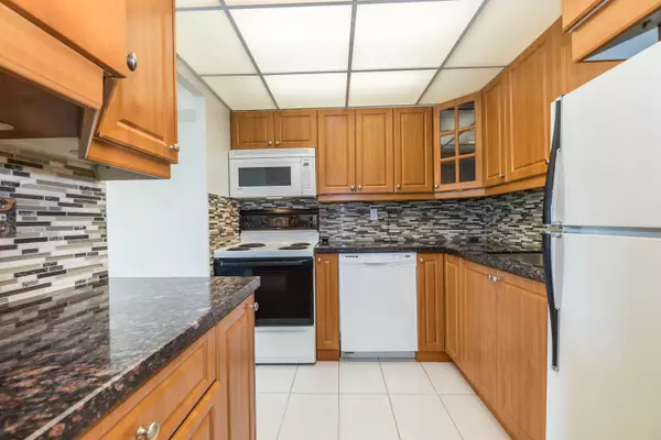 Mississauga, ON L5B 3Z1,145 Hillcrest AVE #308