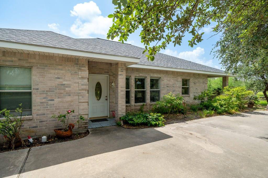 330 Spanish Woods Dr, Rockport, TX 78382