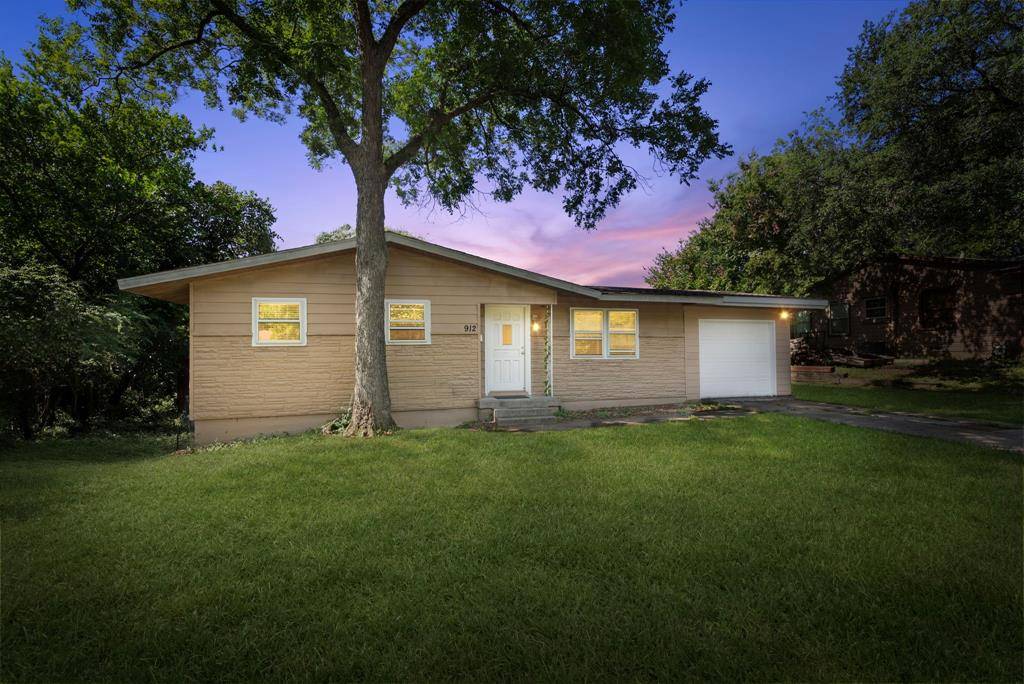 912 W Tucker Boulevard, Arlington, TX 76013