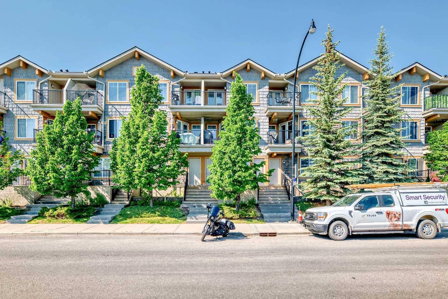 21 McKenzie Towne Gate SE #12, Calgary, AB T2Z 0C5