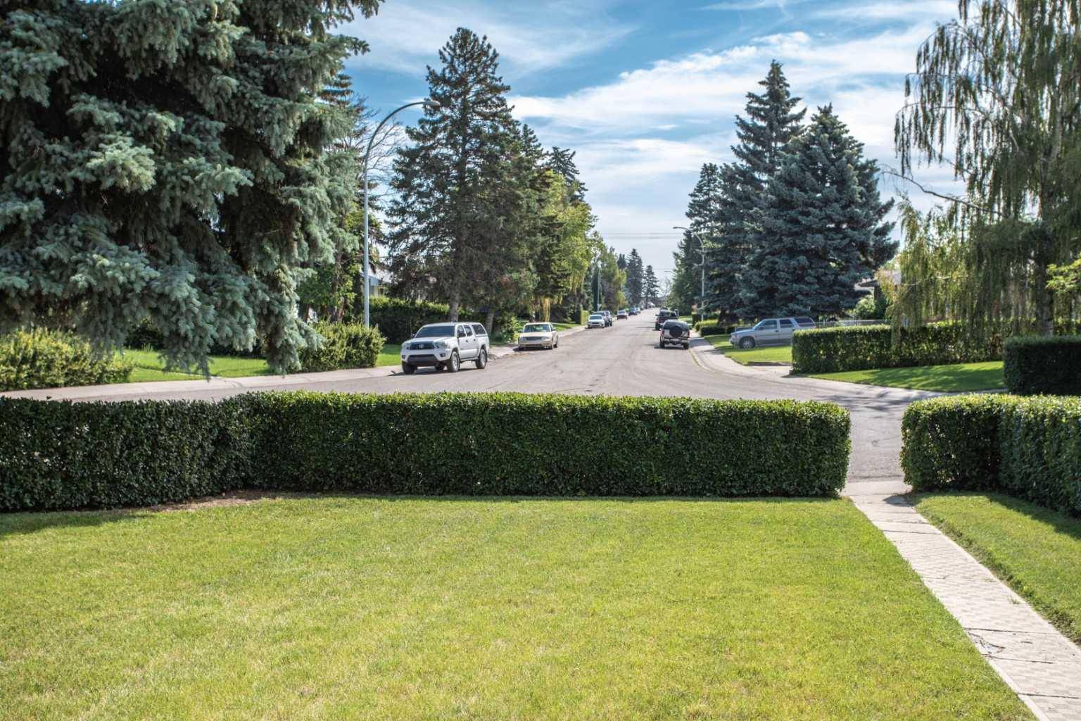 Calgary, AB T2j1A2,600 Aurora PL SE