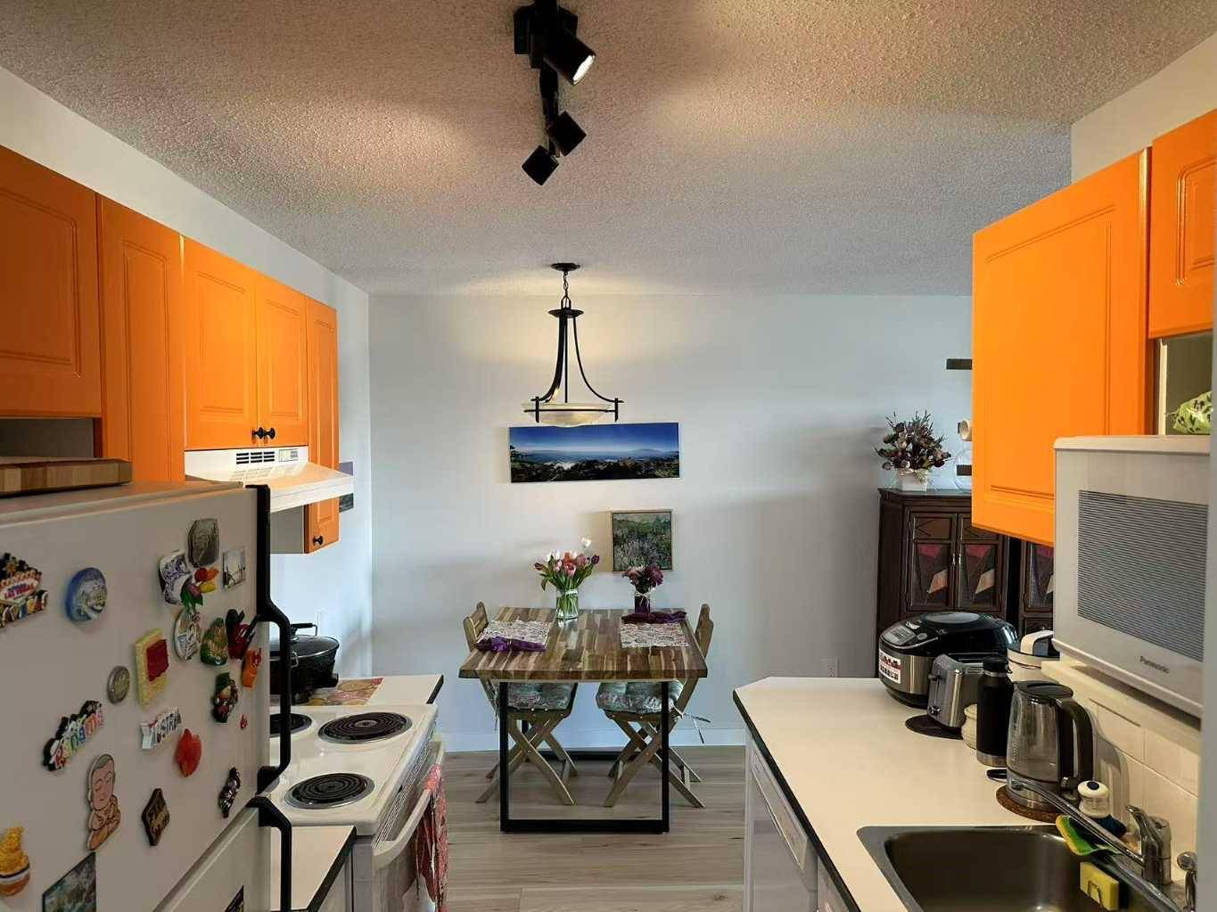 Calgary, AB T3C 3N7,1330 15 AVE SW #1204