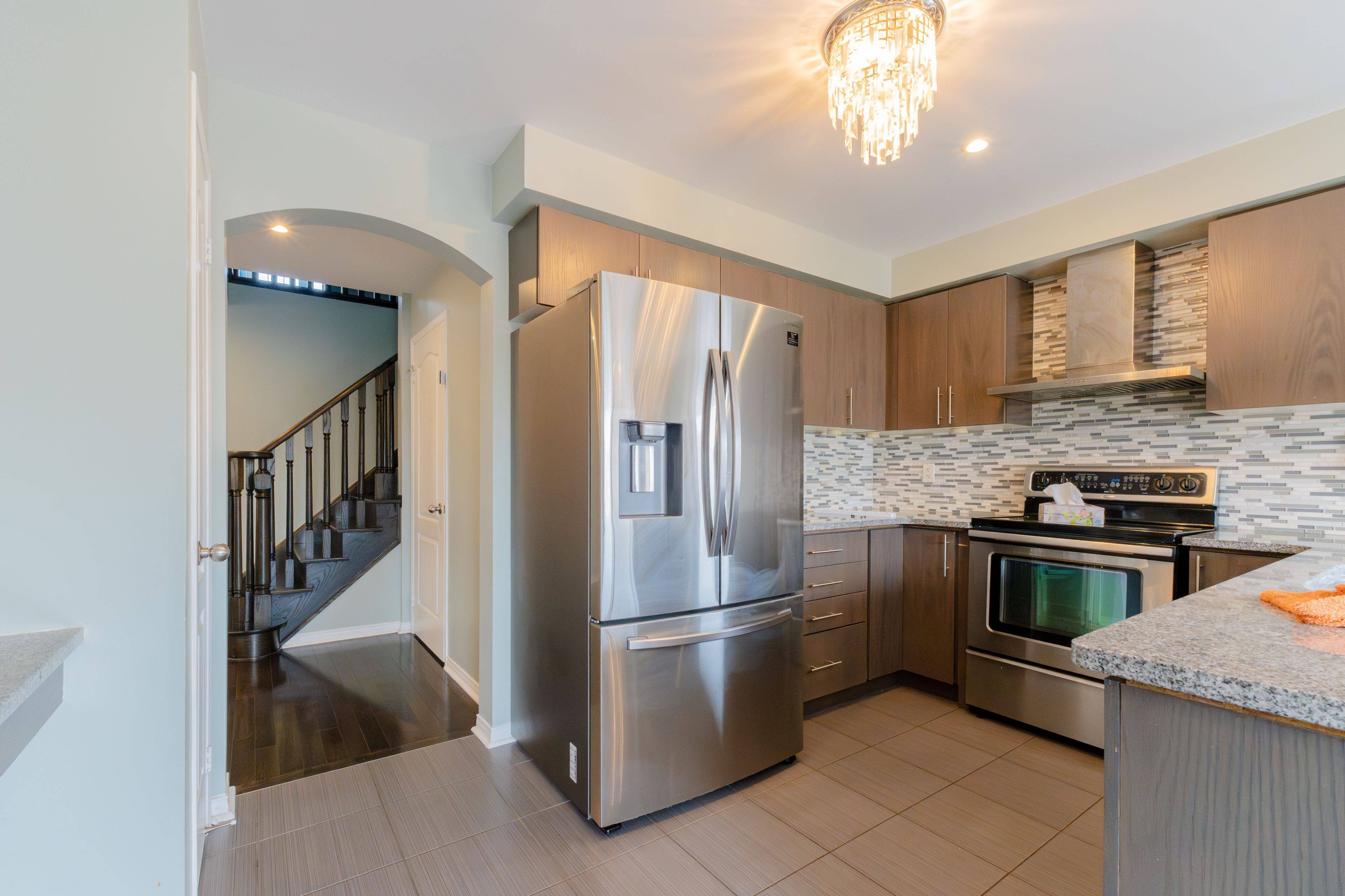 Oshawa, ON L1K 0N5,1270 Harlstone CRES #(Main+ 2nd floor)