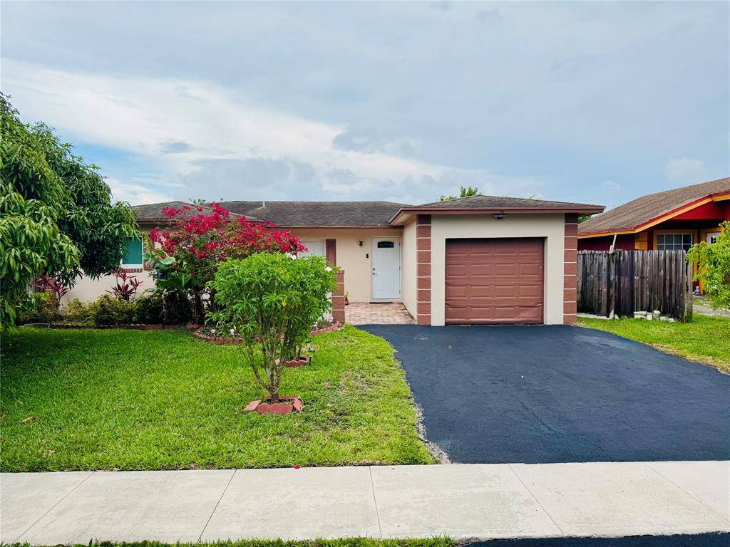 8140 SW 4th St, North Lauderdale, FL 33068