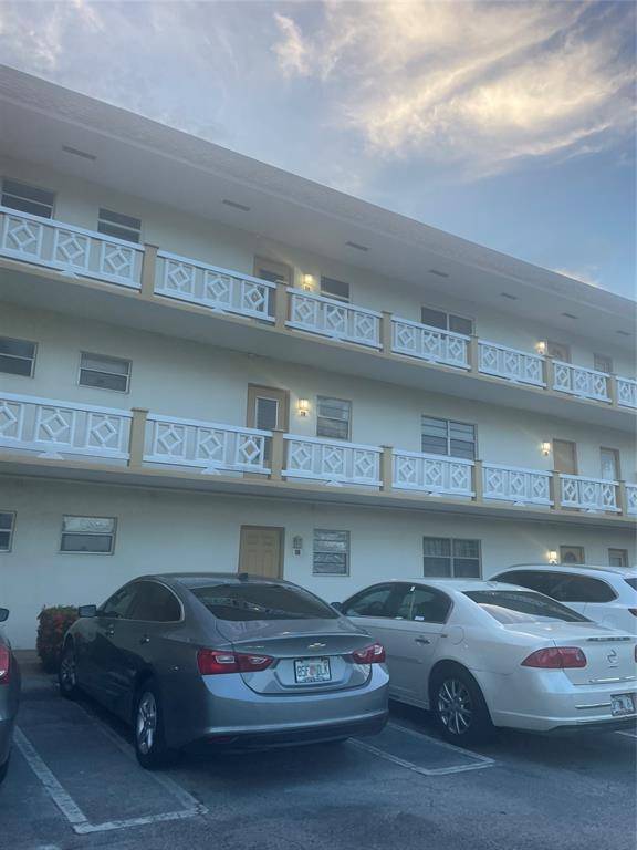 Lauderdale Lakes, FL 33313,5161 W Oakland Park Blvd #309