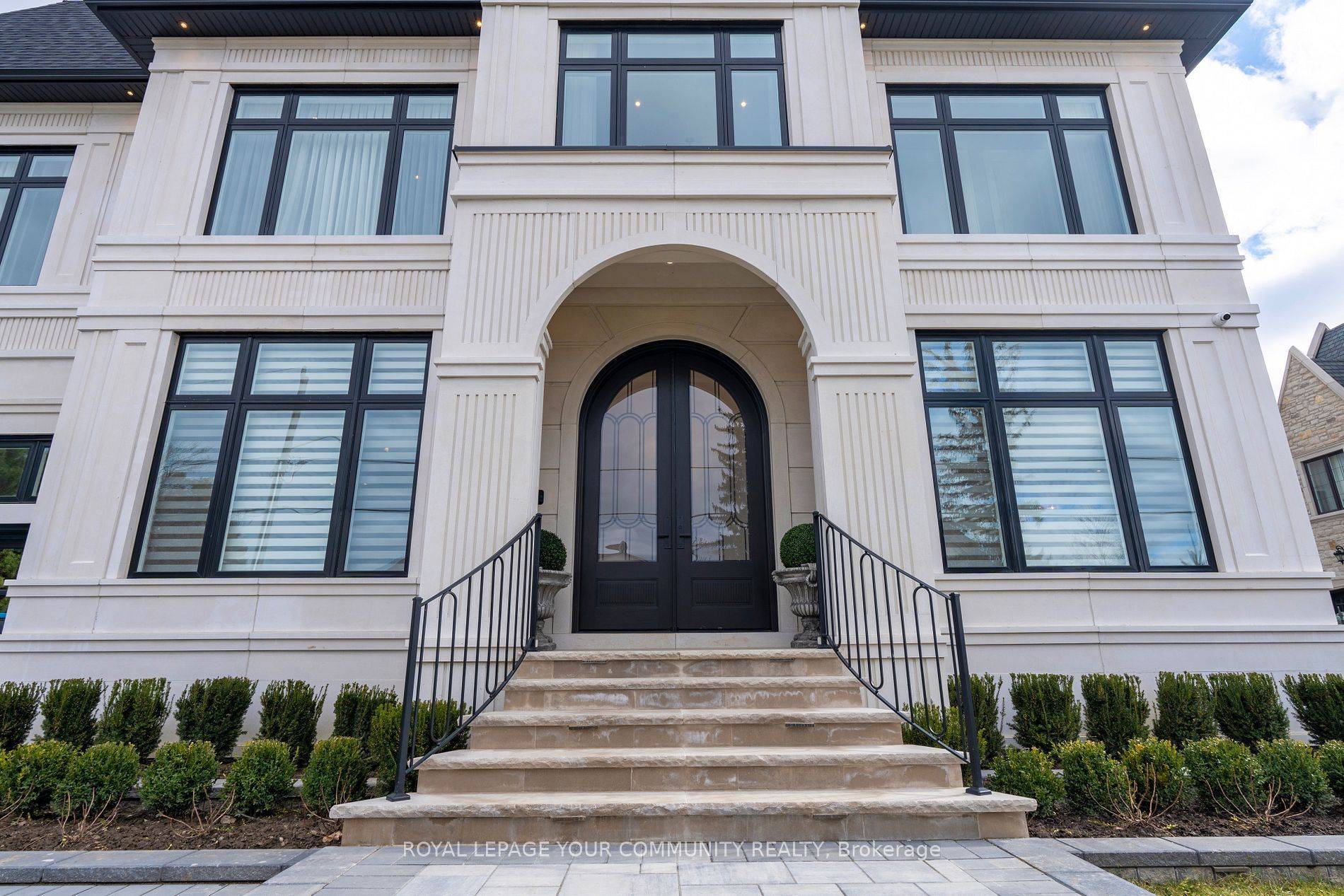 Richmond Hill, ON L4C 6K2,41 Edgar AVE