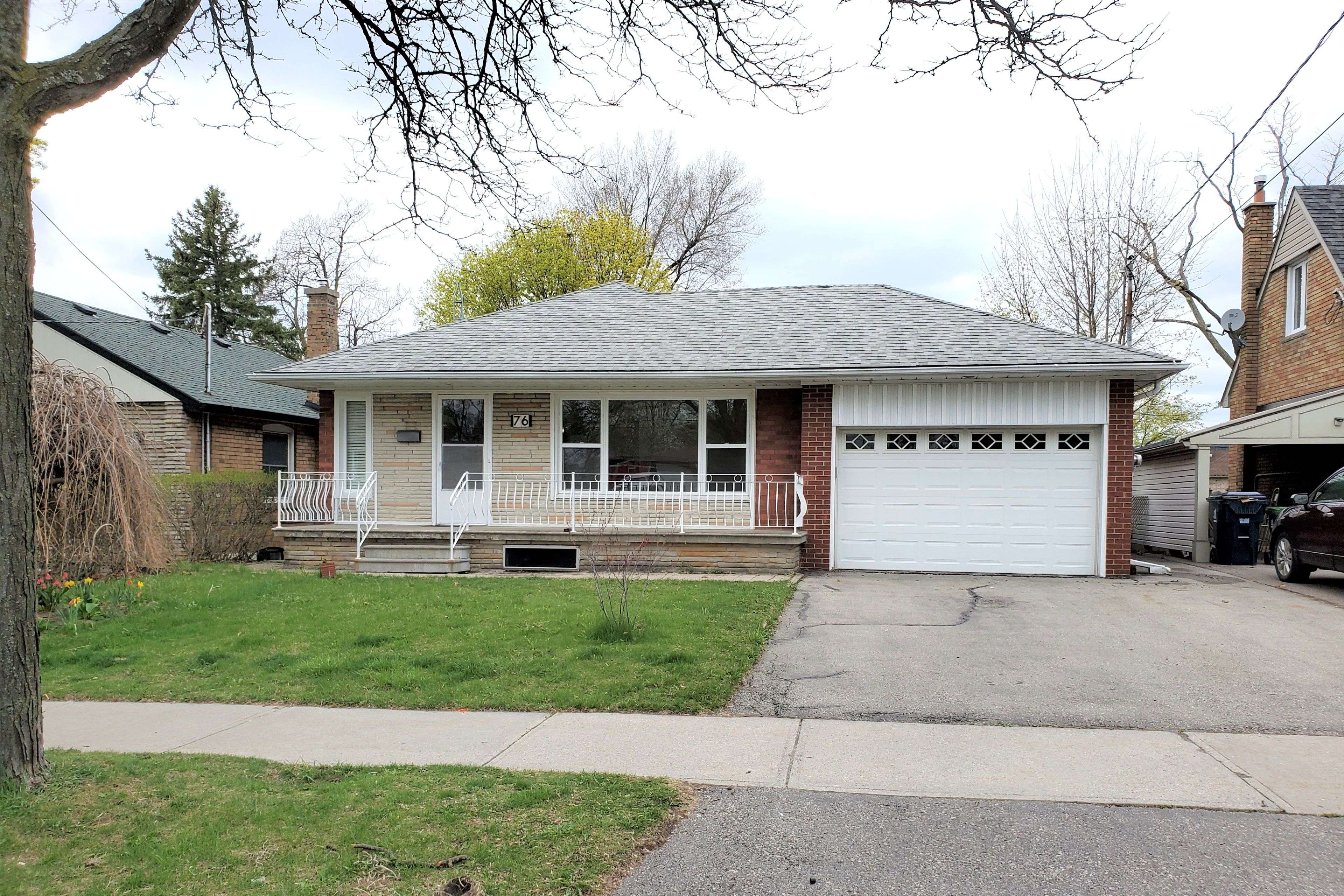 76 Amesbury DR, Toronto W04, ON M6M 4H9