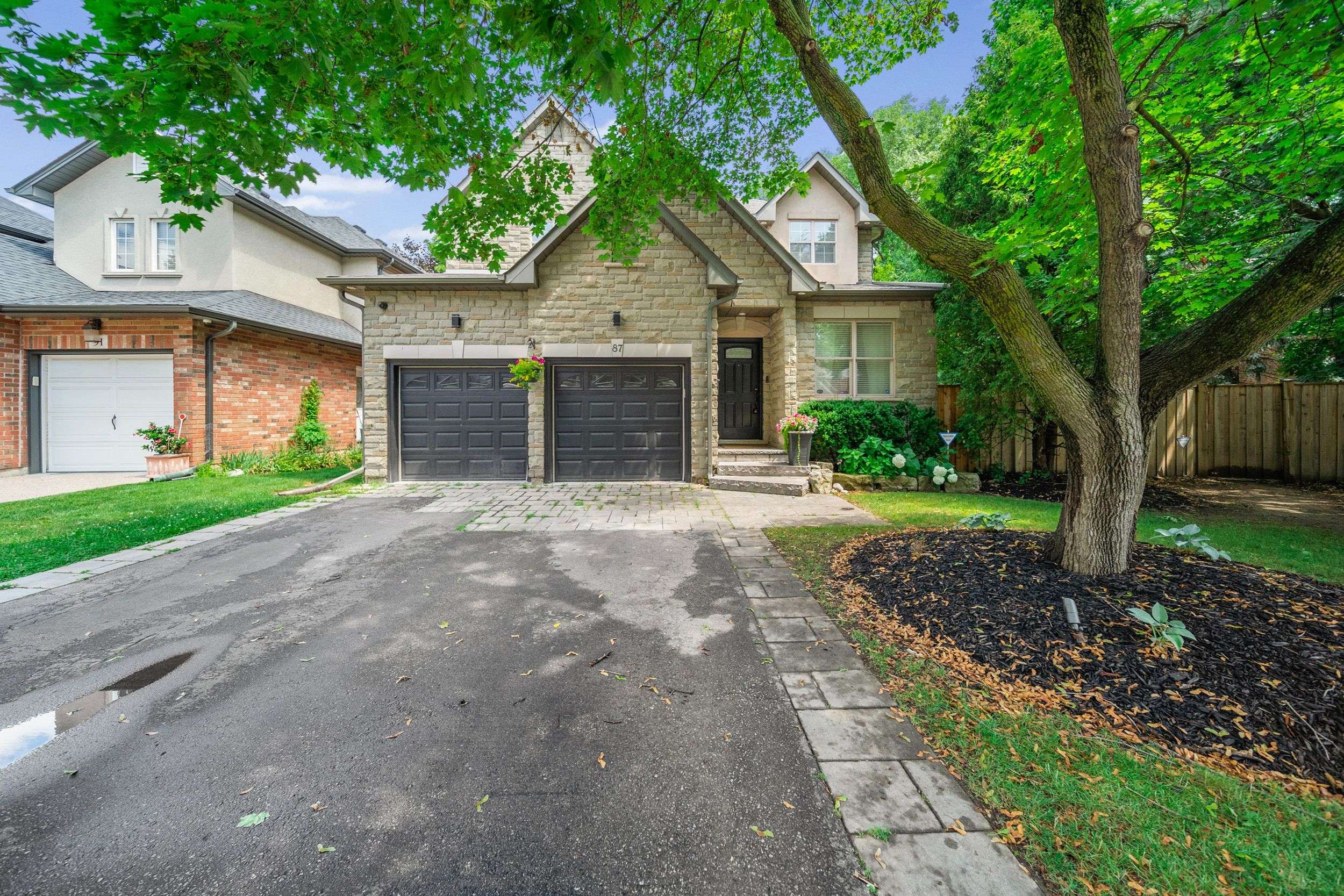 87 Mississaga ST, Oakville, ON L6L 3A5
