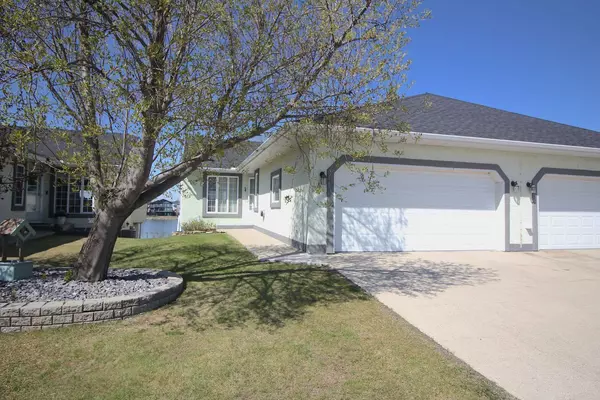 14 Strathmore Lakes Bay, Strathmore, AB T1P 1L8