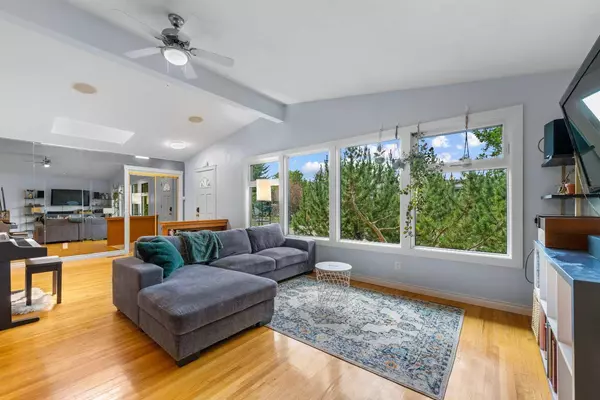 Calgary, AB T2W 1M5,924 Cannock RD Southwest