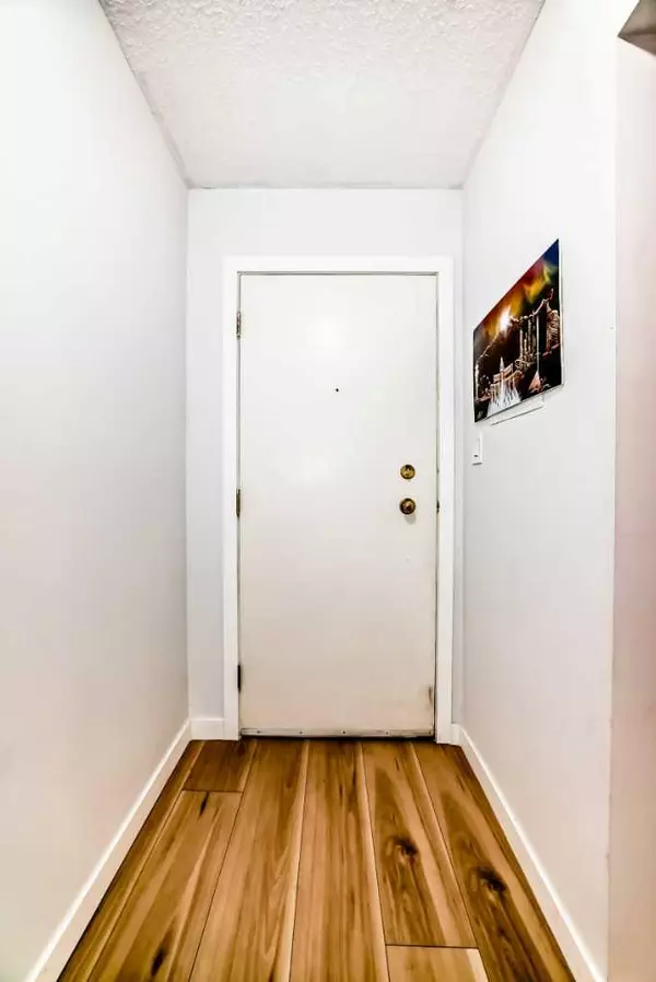 Calgary, AB T3C 3N7,1330 15 AVE SW #1204