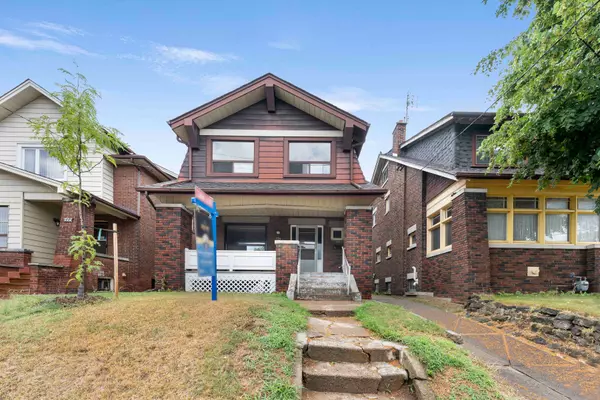 Toronto E03, ON M4C 3C6,775 Coxwell AVE