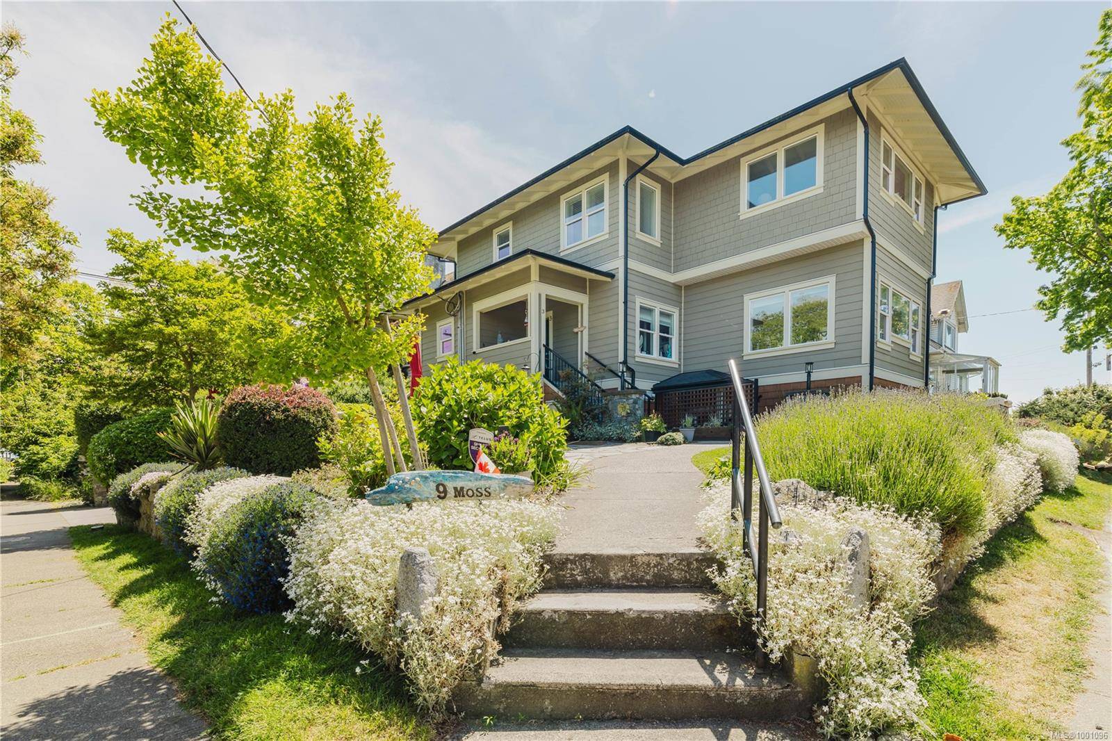 9 Moss St #1, Victoria, BC V8V 4L7