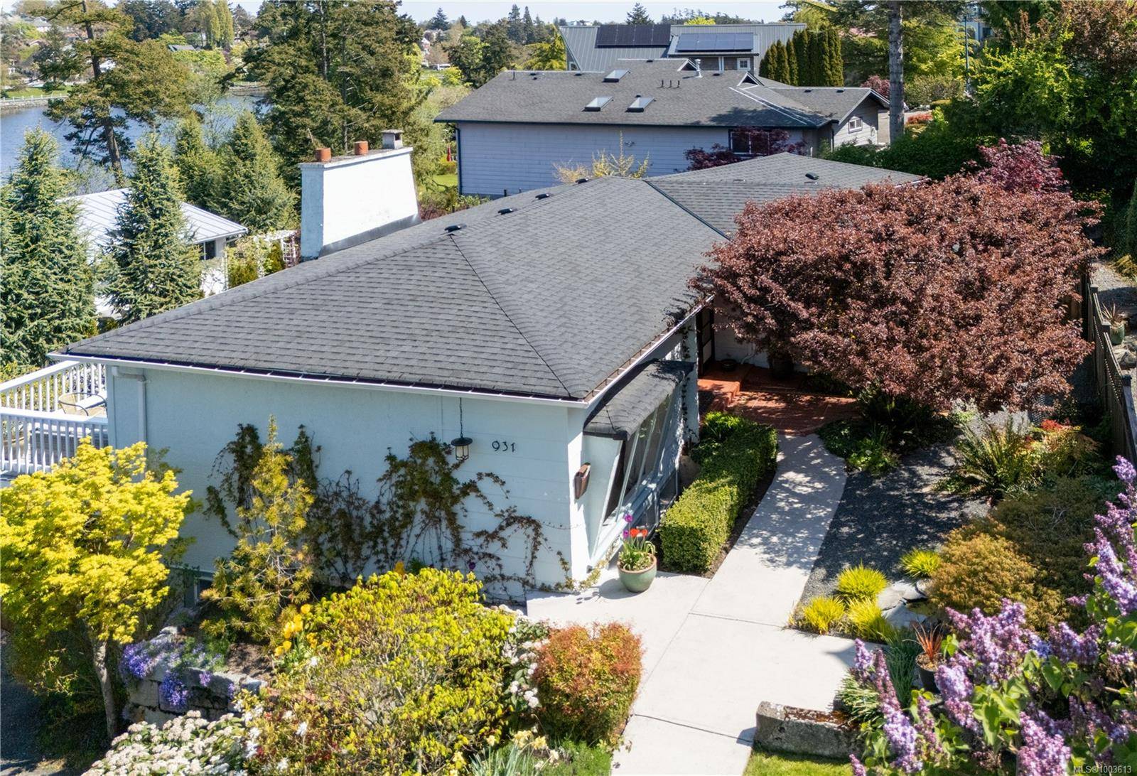 Esquimalt, BC V9A 6Z1,931 Mesher Pl