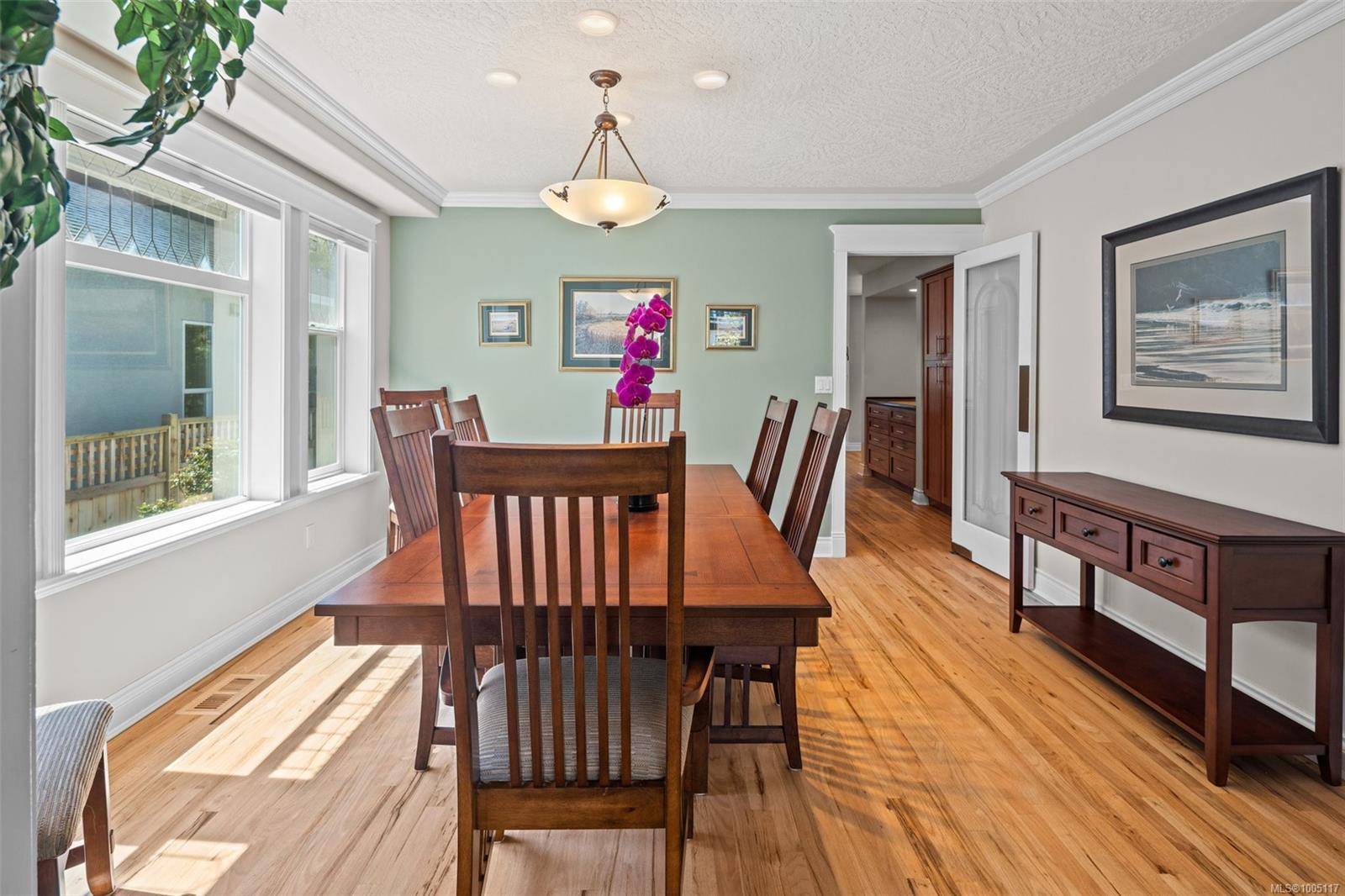 Oak Bay, BC V8R 5V5,1644 Monterey Ave
