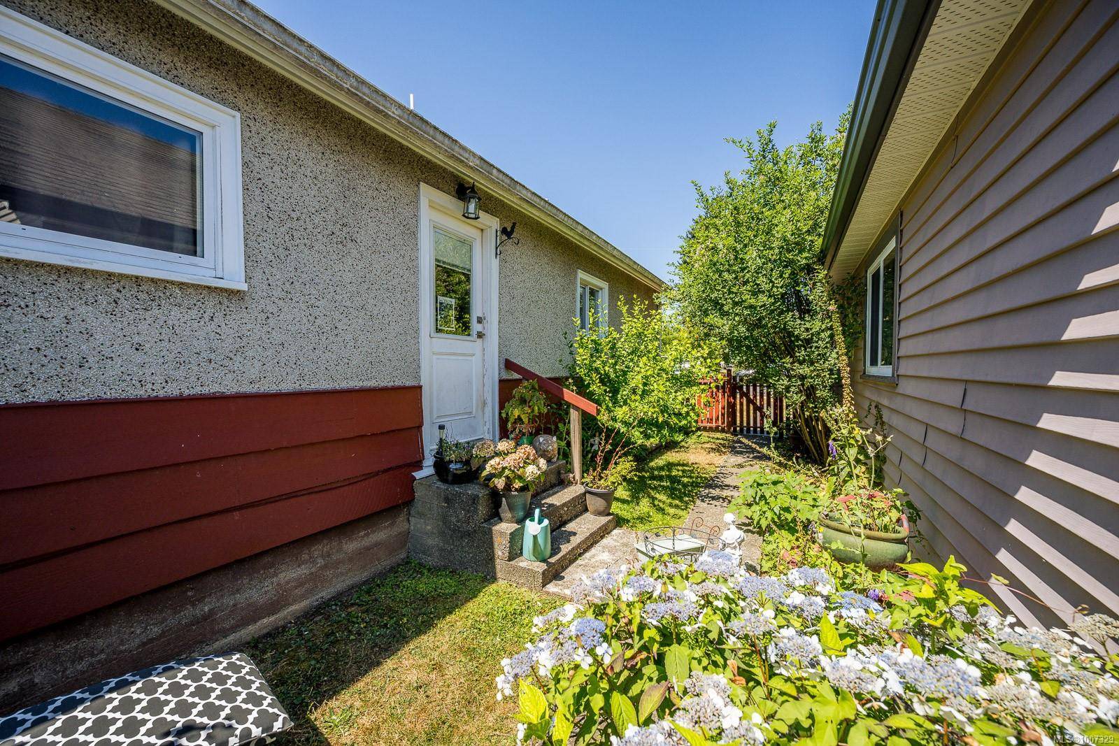 Courtenay, BC V9N 1V4,714 12th St