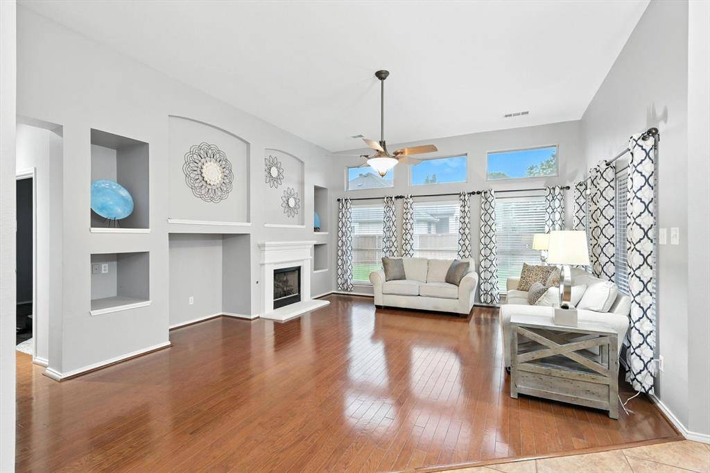313 Owen Oaks Drive, Lake Dallas, TX 75065