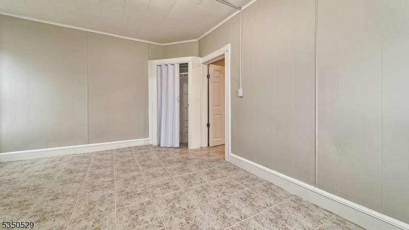 Clifton City, NJ 07011,499 Crooks Ave #4