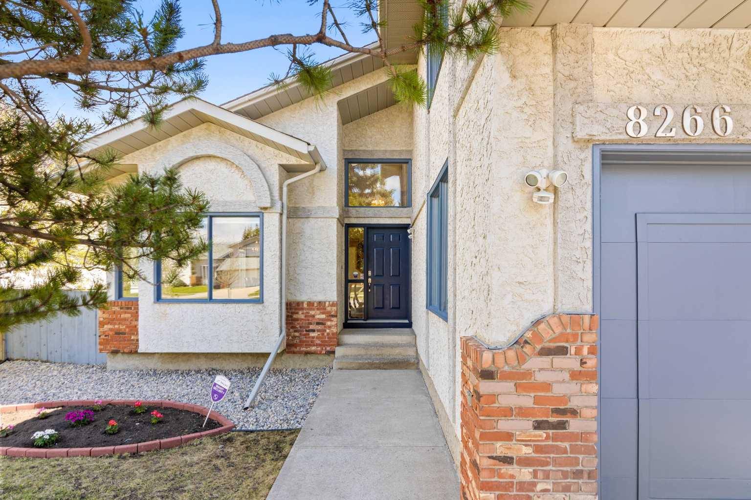 Calgary, AB T3A 4N1,8266 Edgebrook DR NW