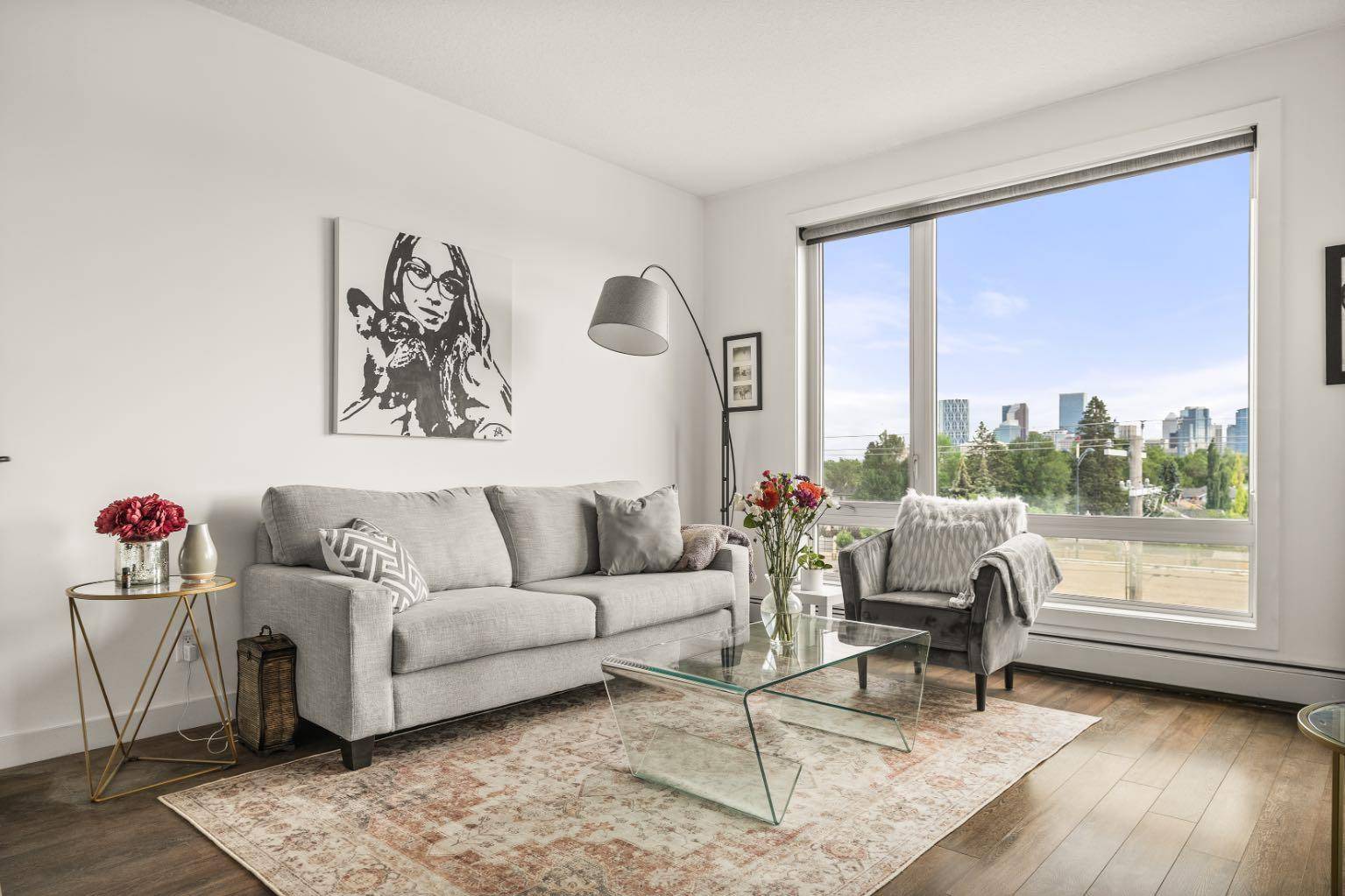 Calgary, AB T2M 0N6,607 17 AVE NW #404