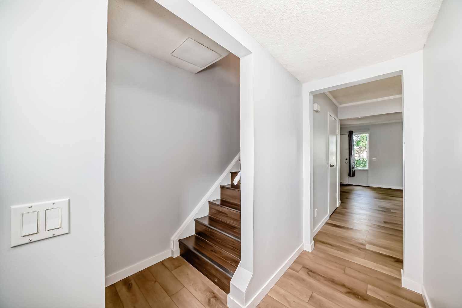 Calgary, AB T2K 1B8,6440 4 ST NW #137