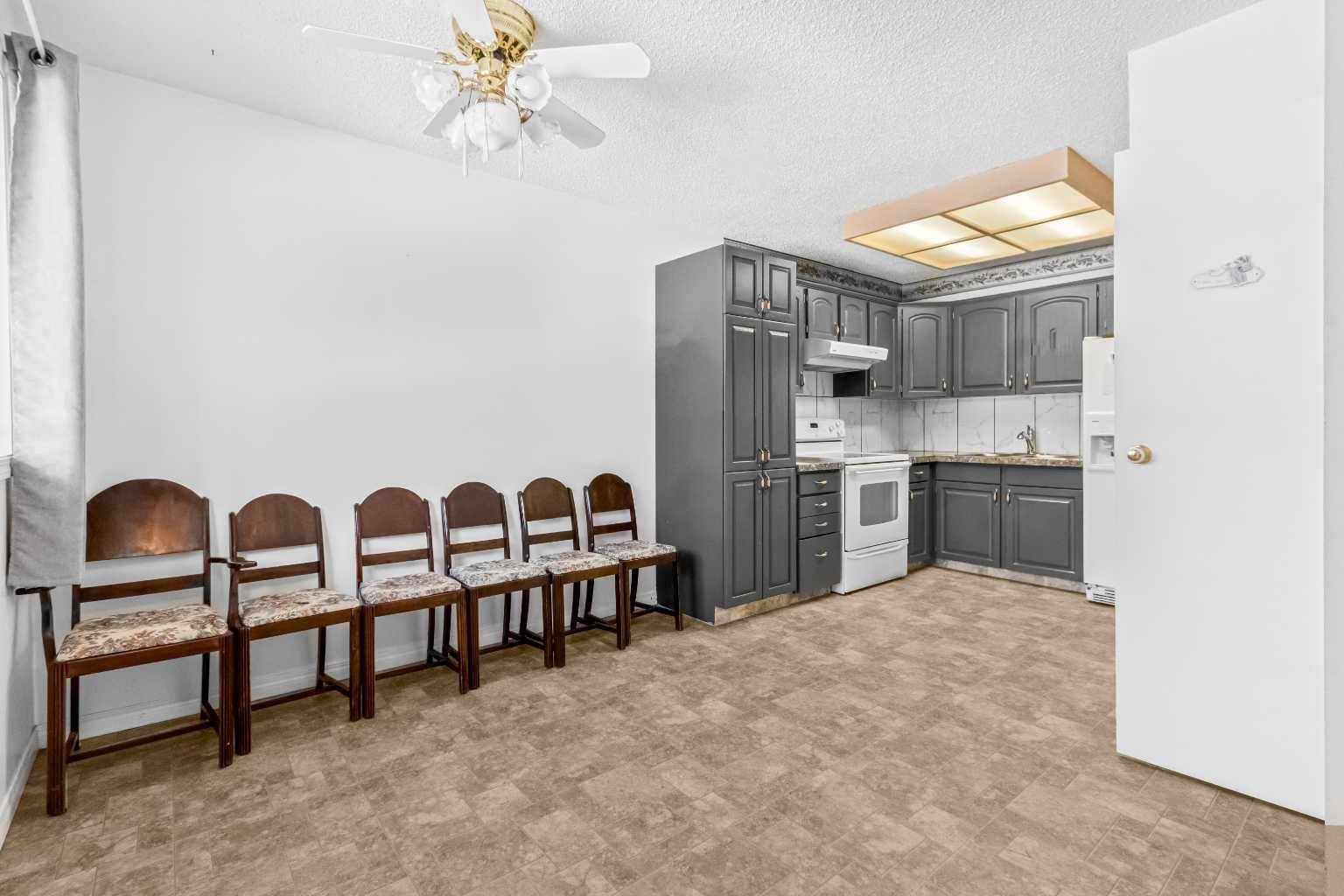 Calgary, AB T2B 2N9,4769 Hubalta RD Southeast #64