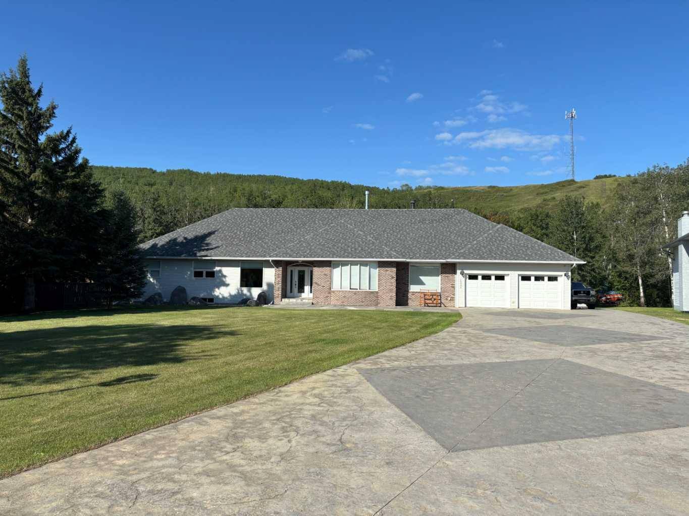 10006 88 ST, Peace River, AB T8S 1N8