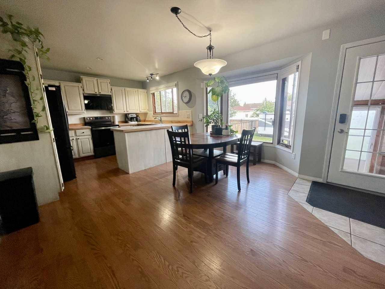 Wainwright, AB T9W 1J1,1641 7 AVE