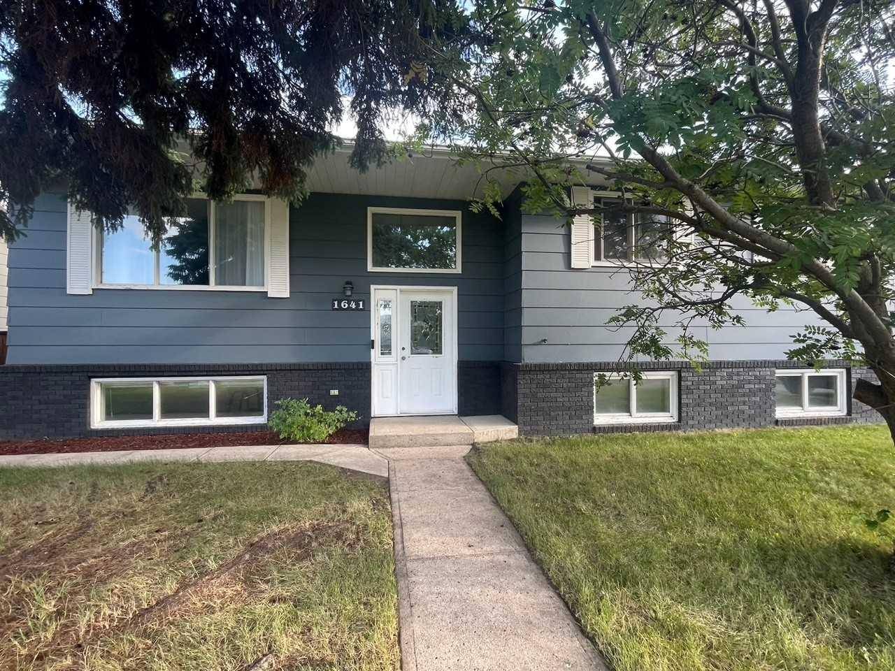 1641 7 AVE, Wainwright, AB T9W 1J1