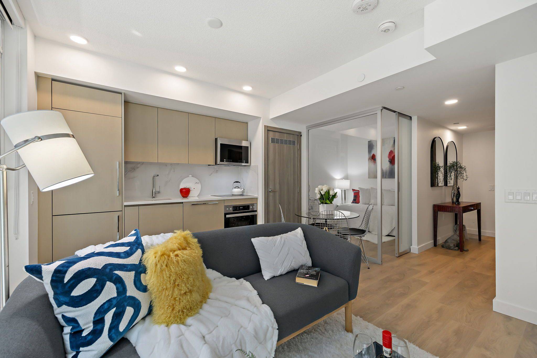 38 Widmer ST #810, Toronto C01, ON M5V 0V7