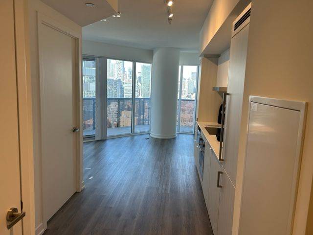 Toronto C08, ON M5E 0E4,138 Downes ST #2716