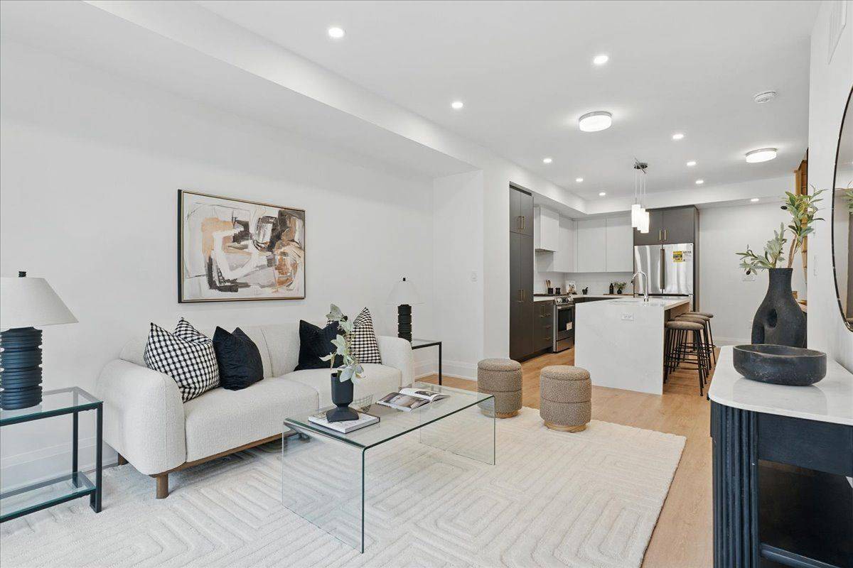 Vaughan, ON L4J 8A2,33 Burleigh Mews