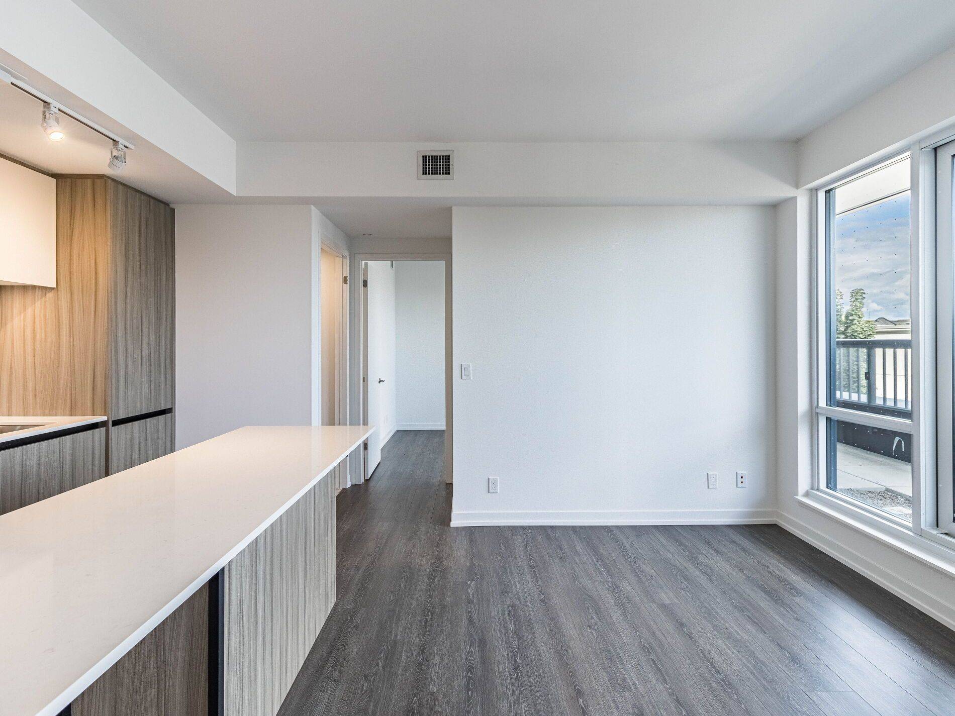 Vaughan, ON L4J 0L4,7950 bathurst ST #203