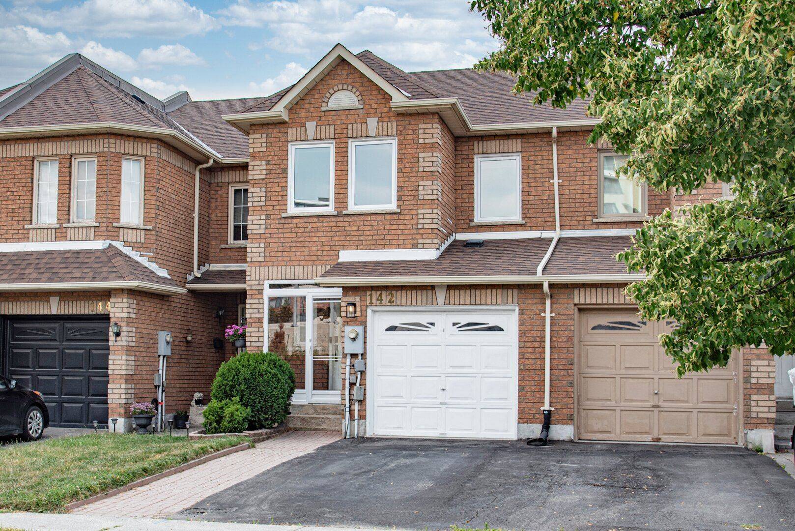 142 Lindenshire AVE, Vaughan, ON L6A 2N5