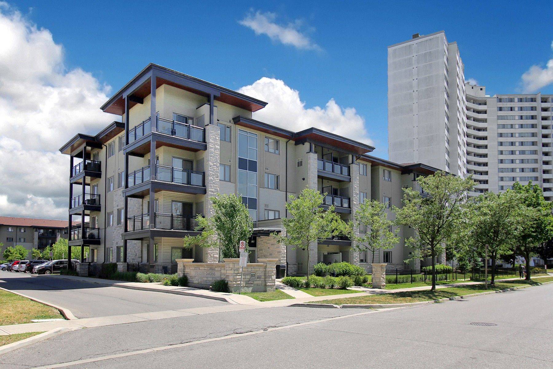 570 Lolita GDNS #327, Mississauga, ON L5A 0A1