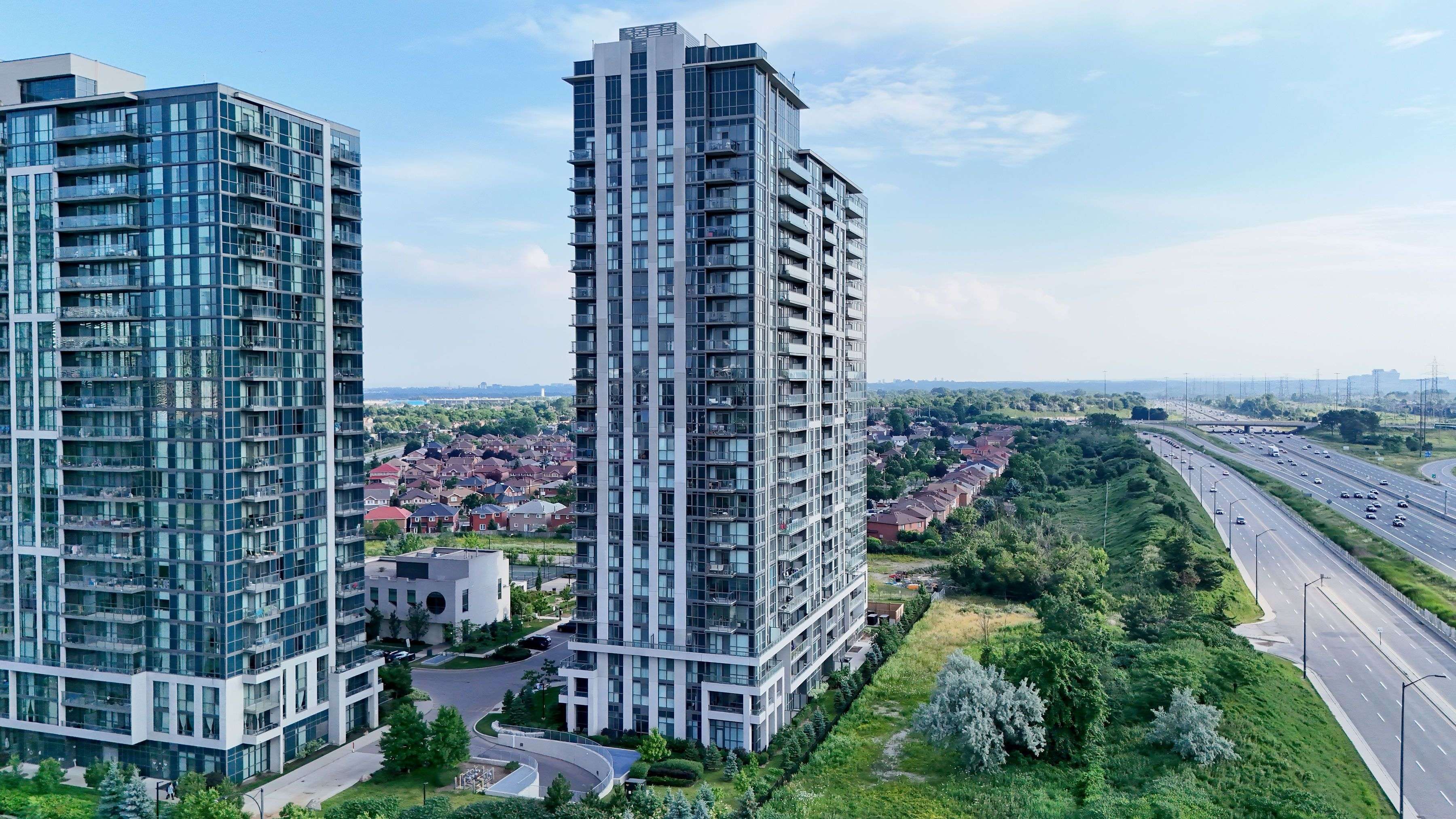 Mississauga, ON L5B 0G9,349 Rathburn RD W #PH 212